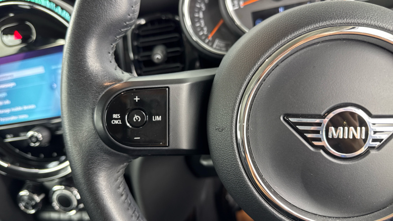 MINI Hatchback 1.5 Cooper Classic 5dr Petrol Hatchback